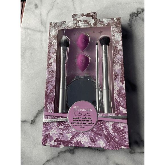 Real Techniques Limited Edition Poppin Perfection Brush and Sponge Set - Picture 1 of 2